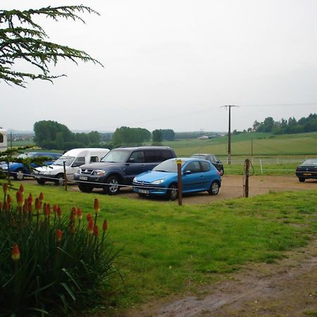 Villa Les Roulottes De Cuzay Roiffé Exterior foto