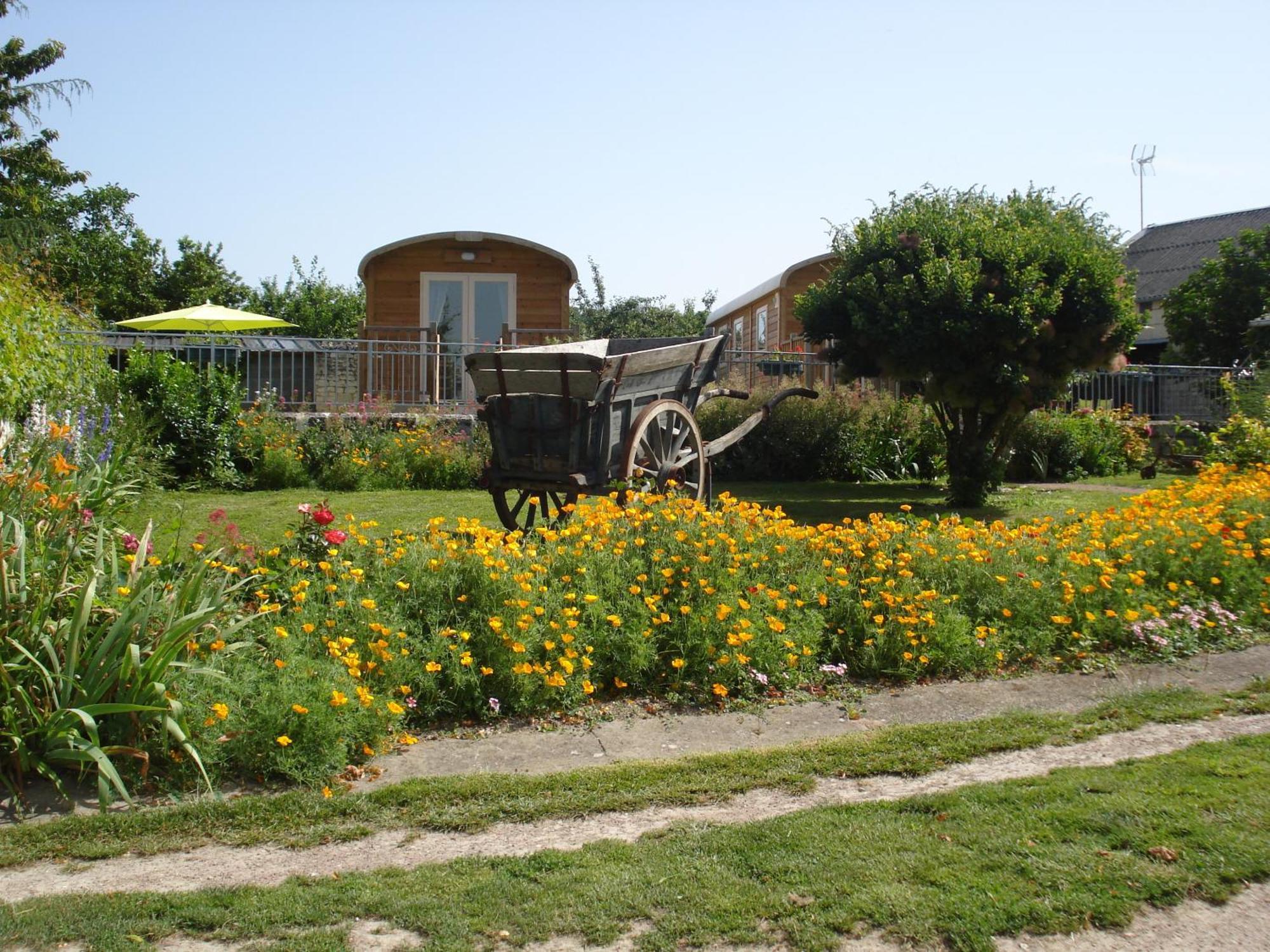 Villa Les Roulottes De Cuzay Roiffé Exterior foto
